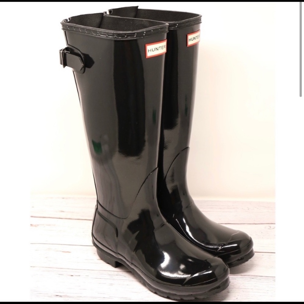 Priced to sell! Glossy black HUNTER rain boots